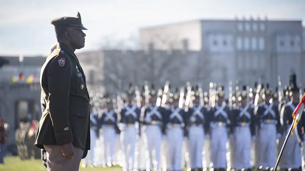 Maj. Gen. Wins reviewing parade