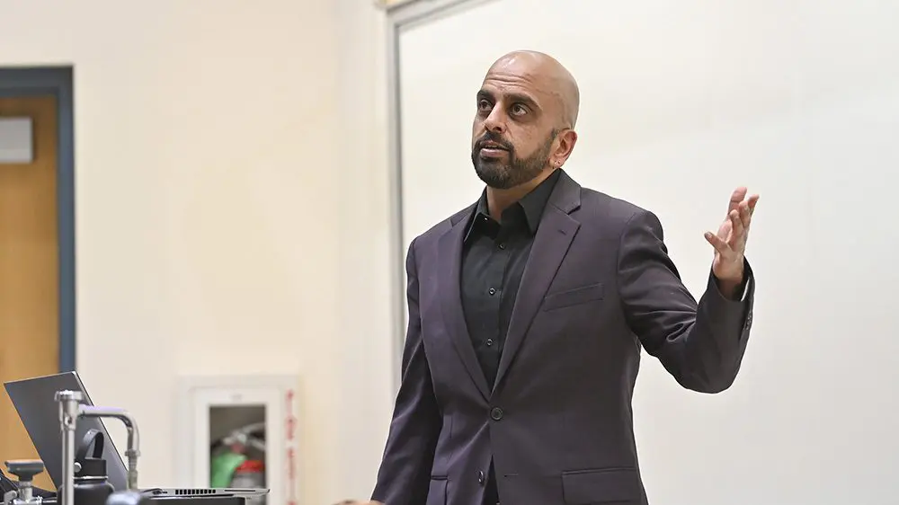 Salmaan Khawaja ’02
