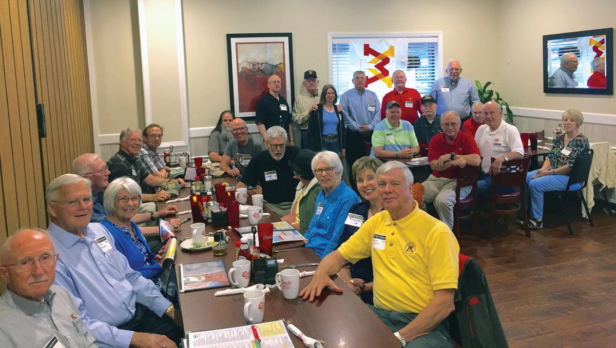 Charlotte chapter alumni at dinner event