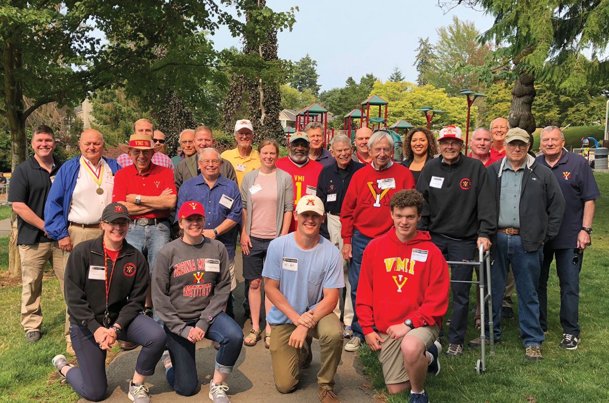 group of pacific northwest alumni at picnic