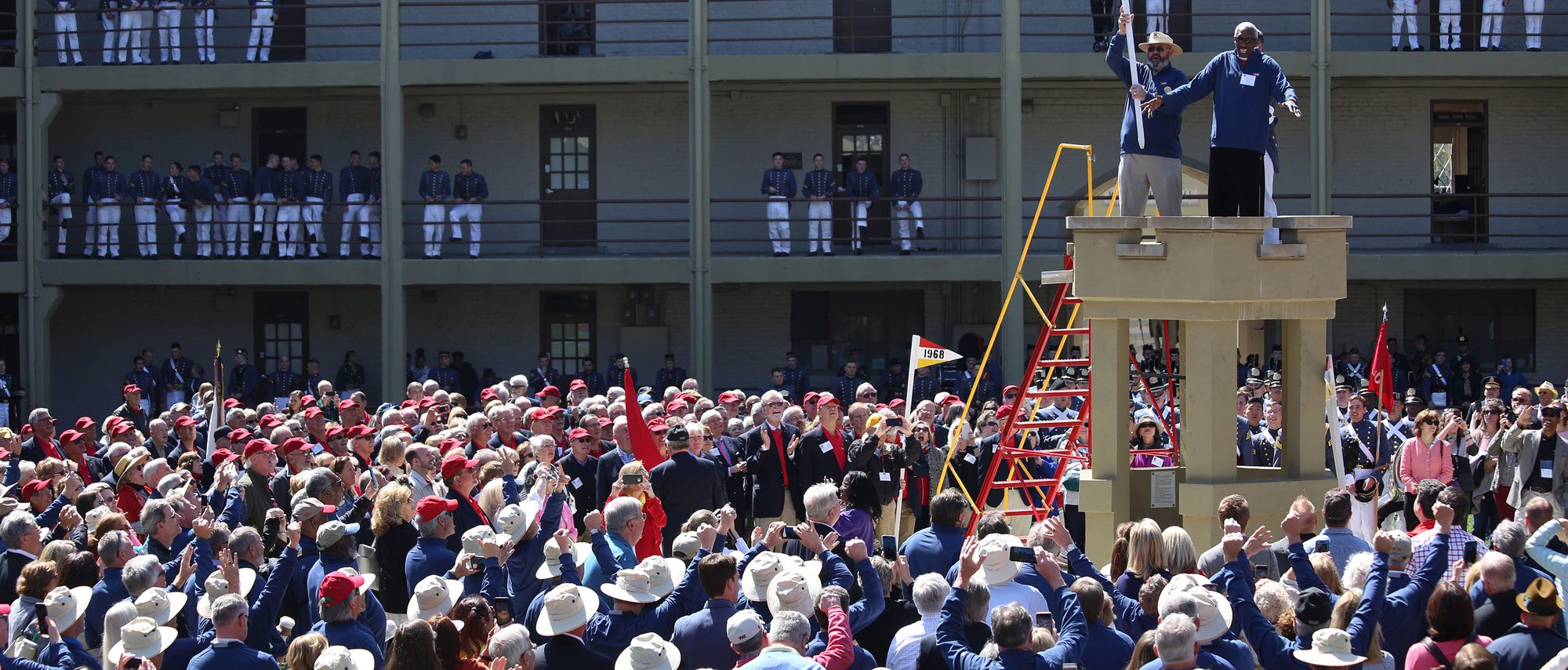 Large group gathering at VMI reunion