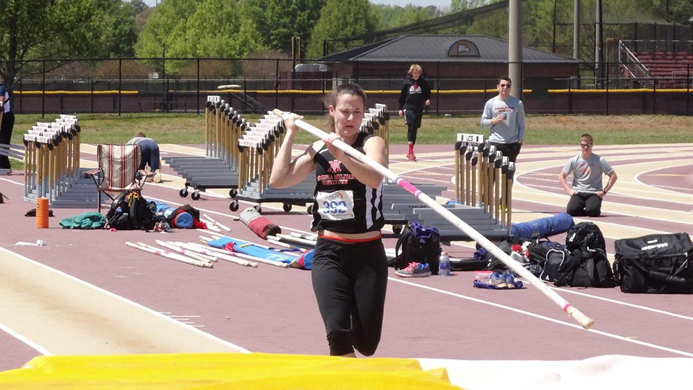 Kate Noll '14 running with pole vault