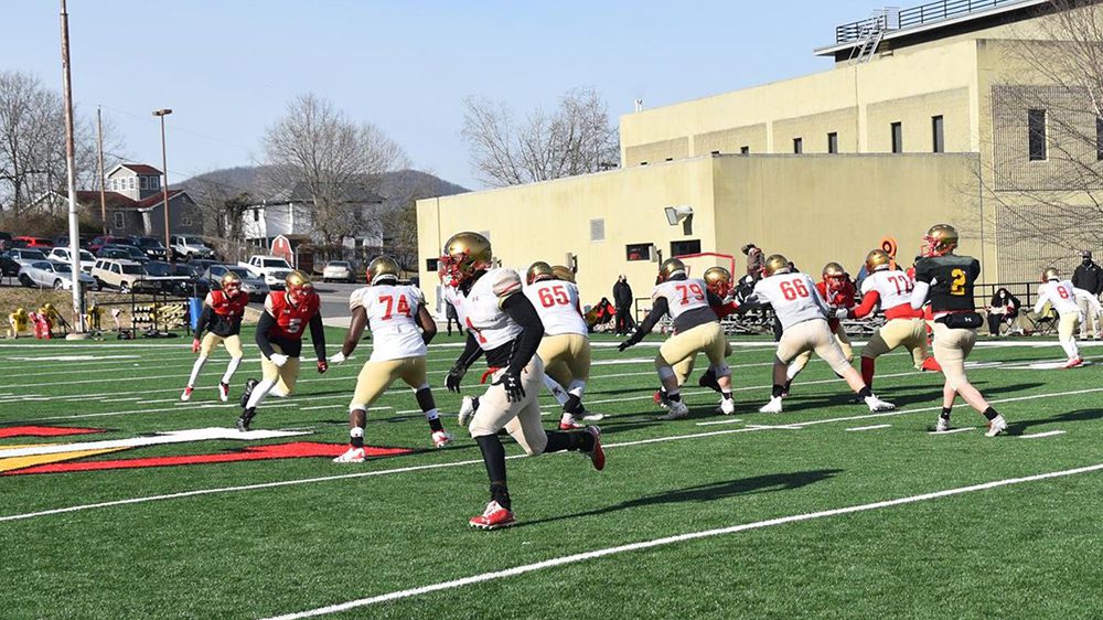 football players practicing