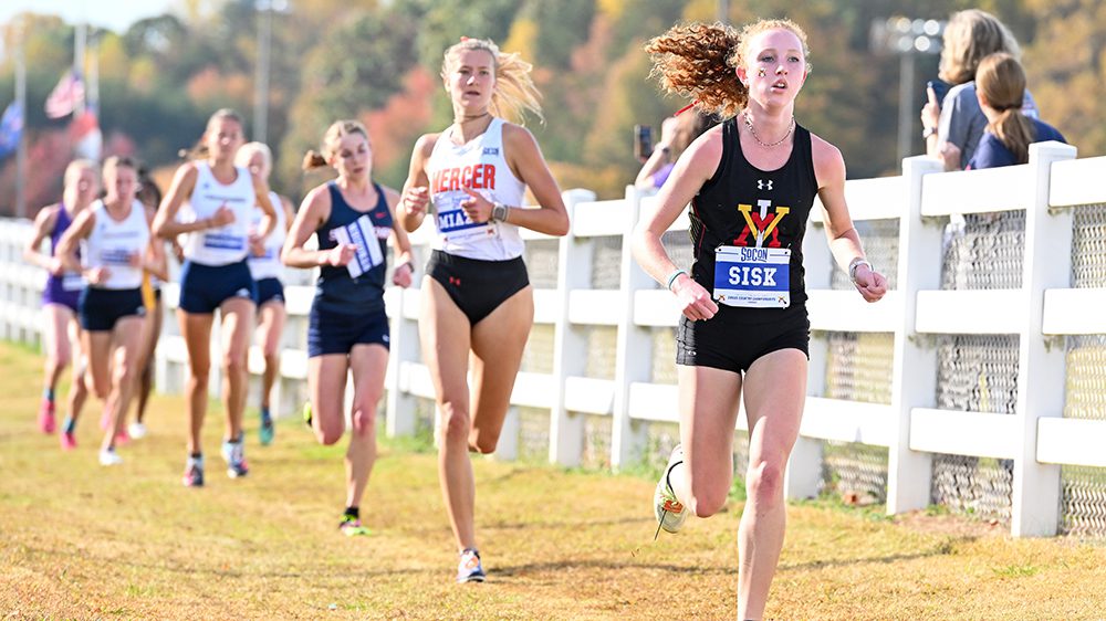 Jillian Sisk ’27 running cross country